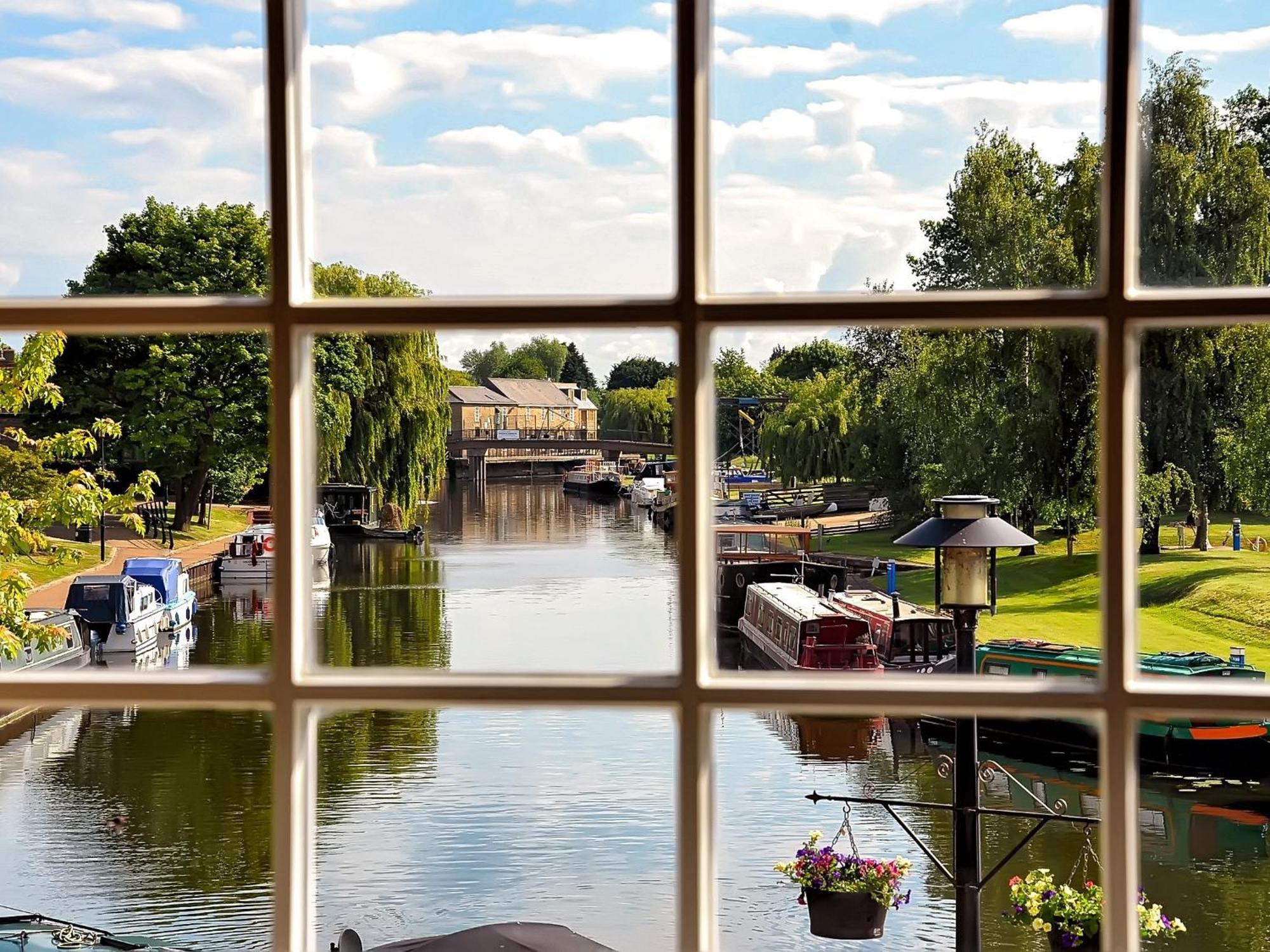 Riverside Inn Ely Exteriör bild
