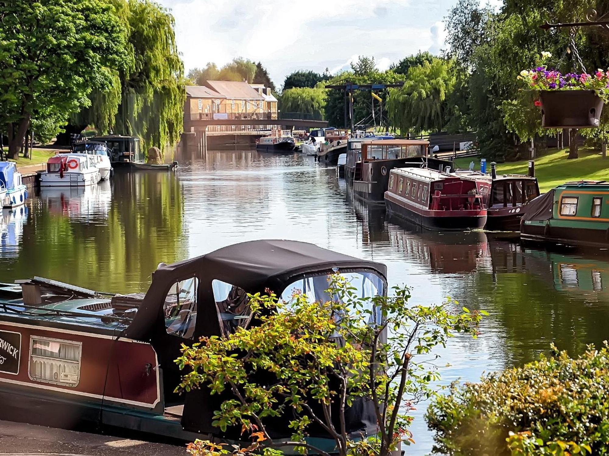Riverside Inn Ely Exteriör bild