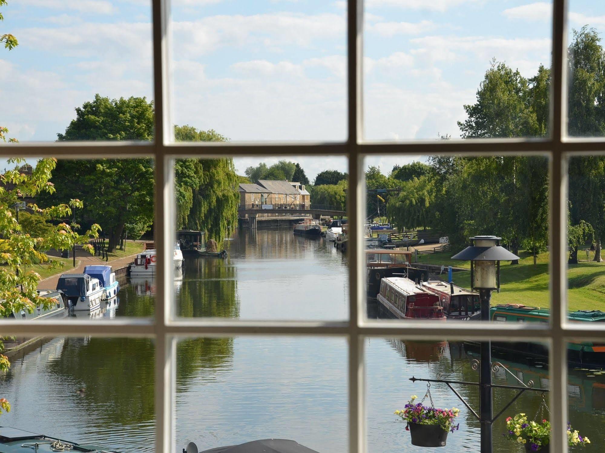 Riverside Inn Ely Exteriör bild